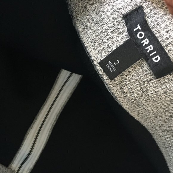 Torrid Gray Ribbed Zip Front‎ Pencil Skirt Plus Size 2 2X - Picture 8 of 8